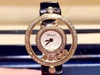 蕭邦手表日歷在六點位置